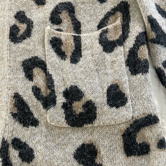 Oversized leopard cardigan size medium - Picture 2 of 6